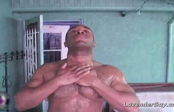 Porno Gay Malik Delgaty se masturbando na banheira